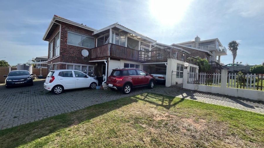 5 Bedroom Property for Sale in Wavecrest Eastern Cape